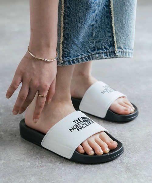 THE NORTH FACE(ザノースフェイス)の「日本未展開モデル WHITE LABEL THE NORTH FACE EPIC SLIDE ロゴスリッパサンダル(サンダル・メンズ・ブラック×ホワイト/ブラック・25cm/26cm/27cm/28cm/24cm)」の3枚目の写真