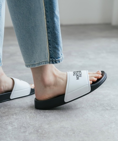 THE NORTH FACE(ザノースフェイス)の「日本未展開モデル WHITE LABEL THE NORTH FACE EPIC SLIDE ロゴスリッパサンダル(サンダル・メンズ・ブラック×ホワイト/ブラック・25cm/26cm/27cm/28cm/24cm)」の5枚目の写真