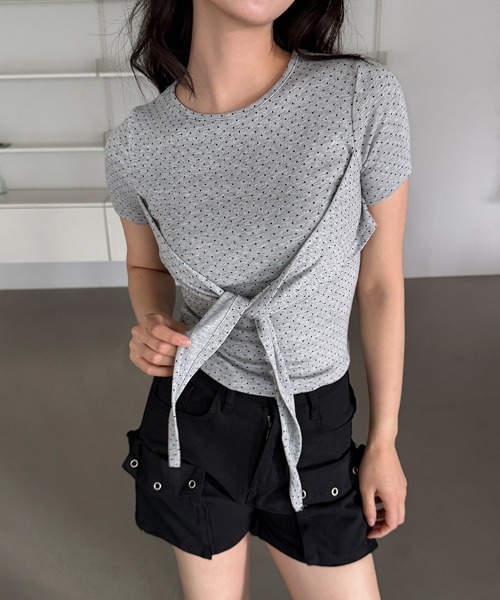 4INT.(フォイント)の「フロントリボン ドット 半袖 Tシャツ(Tシャツ/カットソー・レディース・グレー/ホワイト/ブラック・FREE)」の3枚目の写真