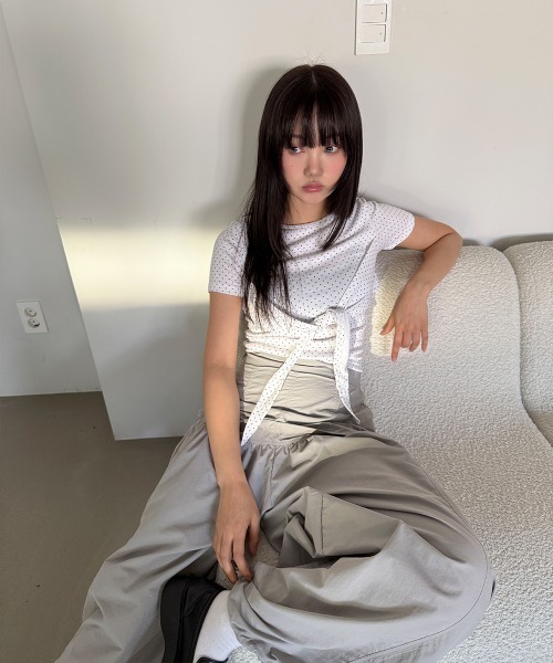 4INT.(フォイント)の「フロントリボン ドット 半袖 Tシャツ(Tシャツ/カットソー・レディース・グレー/ホワイト/ブラック・FREE)」の15枚目の写真