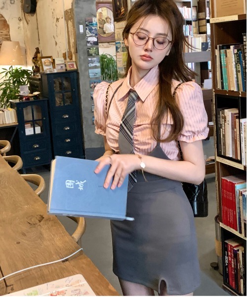 gossip!ロサンゼルス(ゴシップロサンゼルス)の「【Y2Kガーリー】 ネクタイ付きレイヤード風ミニワンピース(ワンピース・レディース・ブラック/グレー・M)」の5枚目の写真