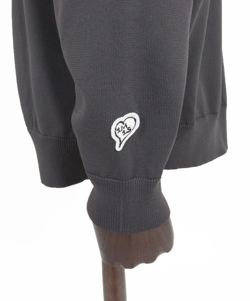 1minute 1second（ワンミニットワンセカンド）の「mn3266-cursive embroidery washable long sleeve knit ウォッシャブルニット(1M26A180)（ニット/セーター・メンズ・ブラック/チャコール・L/XL/S/M）」の3枚目の写真