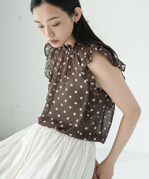 mili an deni(ミリアンデニ)の「ノースリーブドットシアーブラウス(シャツ/ブラウス・レディース・オフホワイト/ブラウン/ブラック・M)」の1枚目の写真