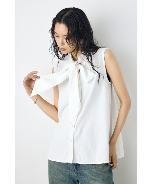 AZUL by moussy（アズールバイマウジー）の「【セットアップ対応】【身長/骨格別着用画像あり】ライトオンスデニムノースリーブタイブラウス ボウタイ リボン　春服　夏服　秋服（シャツ/ブラウス・レディース・ブルー/オフホワイト/ワンウォッシュ・MEDIUM/SMALL）」の4枚目の写真