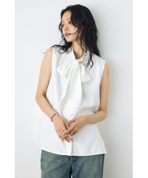 AZUL by moussy（アズールバイマウジー）の「【セットアップ対応】【身長/骨格別着用画像あり】ライトオンスデニムノースリーブタイブラウス ボウタイ リボン　春服　夏服　秋服（シャツ/ブラウス・レディース・ブルー/オフホワイト/ワンウォッシュ・MEDIUM/SMALL）」の15枚目の写真