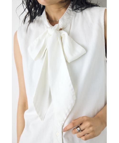 AZUL by moussy（アズールバイマウジー）の「【セットアップ対応】【身長/骨格別着用画像あり】ライトオンスデニムノースリーブタイブラウス ボウタイ リボン　春服　夏服　秋服（シャツ/ブラウス・レディース・ブルー/オフホワイト/ワンウォッシュ・MEDIUM/SMALL）」の22枚目の写真