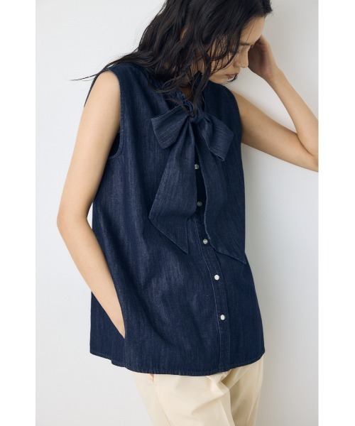 AZUL by moussy（アズールバイマウジー）の「【セットアップ対応】【身長/骨格別着用画像あり】ライトオンスデニムノースリーブタイブラウス ボウタイ リボン　春服　夏服　秋服（シャツ/ブラウス・レディース・ブルー/オフホワイト/ワンウォッシュ・MEDIUM/SMALL）」の7枚目の写真