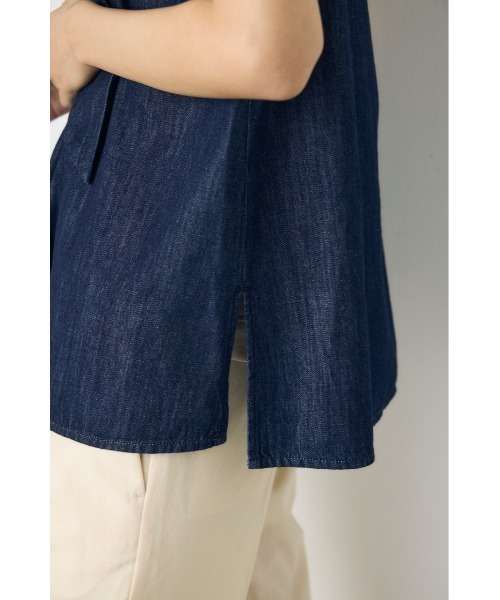 AZUL by moussy（アズールバイマウジー）の「【セットアップ対応】【身長/骨格別着用画像あり】ライトオンスデニムノースリーブタイブラウス ボウタイ リボン　春服　夏服　秋服（シャツ/ブラウス・レディース・ブルー/オフホワイト/ワンウォッシュ・MEDIUM/SMALL）」の14枚目の写真