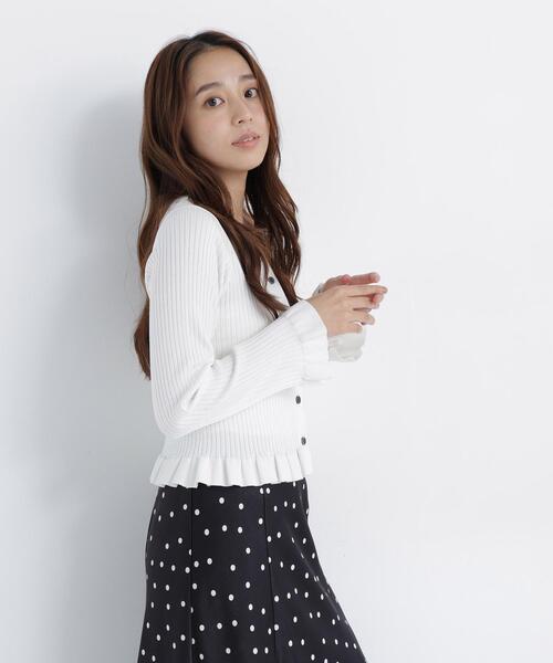 NATURAL BEAUTY BASIC（ナチュラルビューティーベーシック）の「フリルトリムカーデ（ニット/セーター・レディース・ブラック/ライトグリーン/オフホワイト/オレンジ・ﾌﾘ-）」の11枚目の写真
