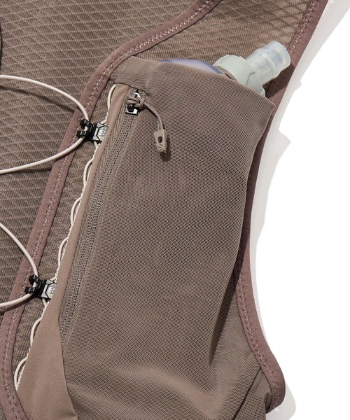SALOMON(サロモン)の「salomon GRVL SKIN 4 SET(バックパック/リュック・レディース・ブラウン/ブラック・M)」の21枚目の写真