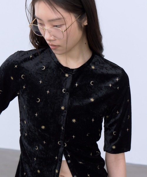 THINGS THAT MATTER(シングス ザット マター)の「STICKER PRINT VELOUR TOPS / ステッカー プリント ベロア トップス(Tシャツ/カットソー・レディース・ブラック×レッド/ブラック×イエロー・FREE)」の6枚目の写真