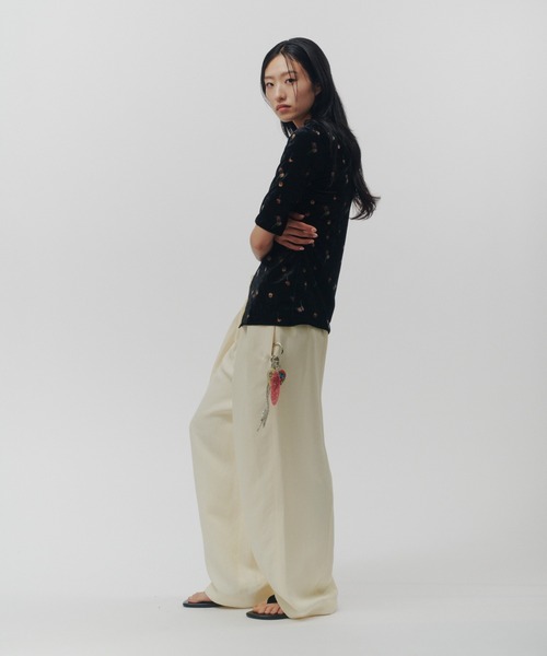 THINGS THAT MATTER(シングス ザット マター)の「STICKER PRINT VELOUR TOPS / ステッカー プリント ベロア トップス(Tシャツ/カットソー・レディース・ブラック×レッド/ブラック×イエロー・FREE)」の16枚目の写真