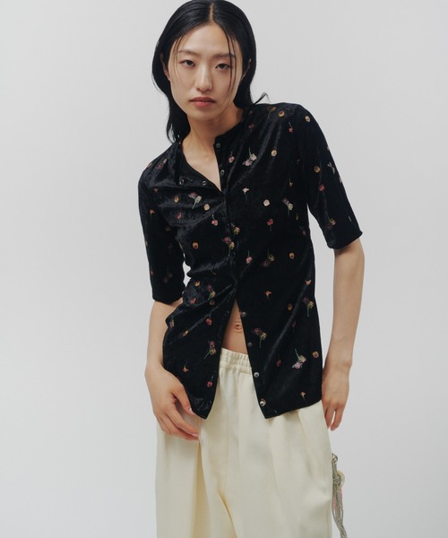 THINGS THAT MATTER(シングス ザット マター)の「STICKER PRINT VELOUR TOPS / ステッカー プリント ベロア トップス(Tシャツ/カットソー・レディース・ブラック×レッド/ブラック×イエロー・FREE)」の11枚目の写真