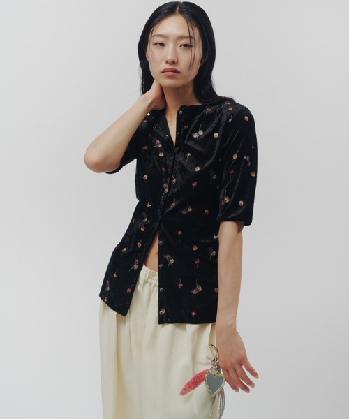 THINGS THAT MATTER(シングス ザット マター)の「STICKER PRINT VELOUR TOPS / ステッカー プリント ベロア トップス(Tシャツ/カットソー・レディース・ブラック×レッド/ブラック×イエロー・FREE)」の12枚目の写真