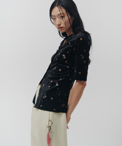 THINGS THAT MATTER(シングス ザット マター)の「STICKER PRINT VELOUR TOPS / ステッカー プリント ベロア トップス(Tシャツ/カットソー・レディース・ブラック×レッド/ブラック×イエロー・FREE)」の13枚目の写真