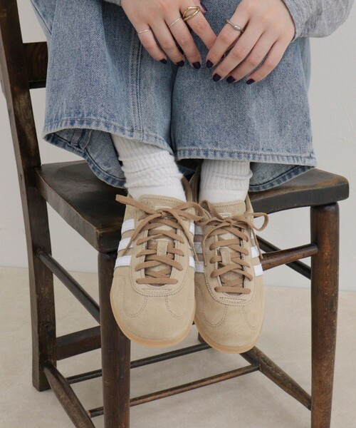 adidas(アディダス)の「【adidas/アディダス】GAZELLE LO PRO W(スニーカー・レディース・ブラウン/ベージュ・23/24)」の2枚目の写真