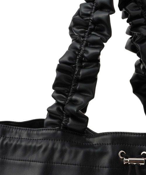VIS(ビス)の「【WEB限定】【MARY QUANT×VIS】フリルハンドルトートバッグ/A4対応(トートバッグ・レディース・シルバー/ブラック・FREE)」の6枚目の写真