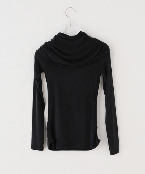 peachy den(ピーチーデン)の「peachy den / ピーチーデン KYLIE COLD SHOULDER TOP(Tシャツ/カットソー・レディース・ブラック系その他・X-SMALL/SMALL)」の2枚目の写真