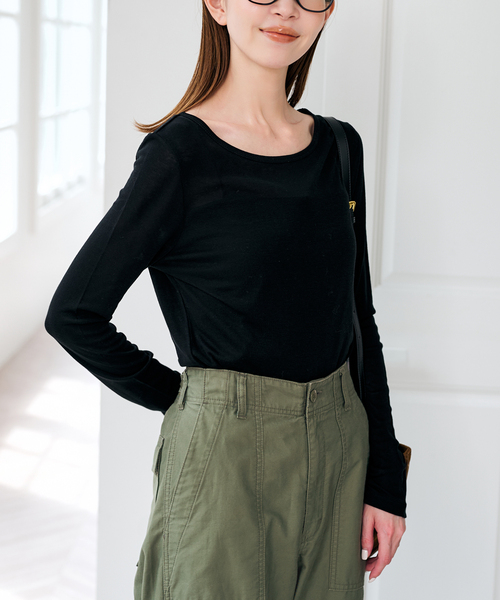 U by SPICK&SPAN(ユーバイスピックアンドスパン)の「ウールミックスシアークルーネック(Tシャツ/カットソー・レディース・ブラック/ホワイト・FREE)」の1枚目の写真