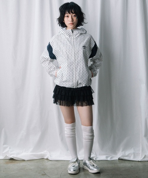 ALAND（エーランド）の「【UNISEX】ALAND×UMBRO／ドット切り替えナイロンブルゾン（ナイロンジャケット・レディース・オフホワイト/ネイビー・SMALL/LARGE）」の8枚目の写真