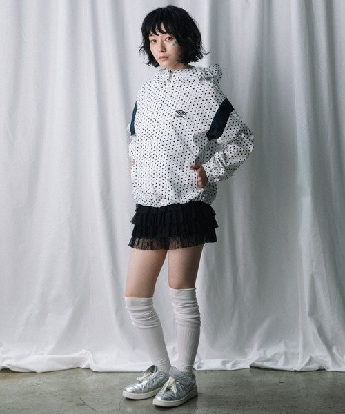 ALAND（エーランド）の「【UNISEX】ALAND×UMBRO／ドット切り替えナイロンブルゾン（ナイロンジャケット・レディース・オフホワイト/ネイビー・SMALL/LARGE）」の9枚目の写真