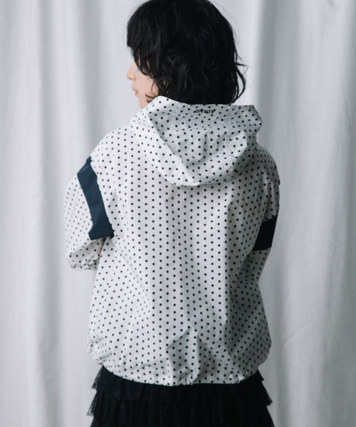 ALAND（エーランド）の「【UNISEX】ALAND×UMBRO／ドット切り替えナイロンブルゾン（ナイロンジャケット・レディース・オフホワイト/ネイビー・SMALL/LARGE）」の16枚目の写真