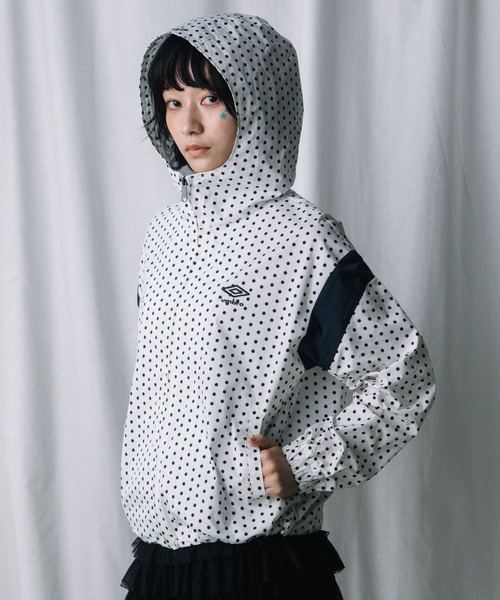 ALAND（エーランド）の「【UNISEX】ALAND×UMBRO／ドット切り替えナイロンブルゾン（ナイロンジャケット・レディース・オフホワイト/ネイビー・SMALL/LARGE）」の17枚目の写真
