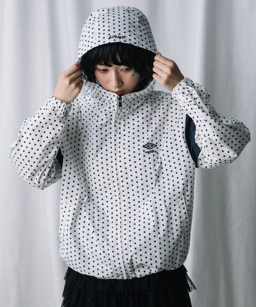 ALAND（エーランド）の「【UNISEX】ALAND×UMBRO／ドット切り替えナイロンブルゾン（ナイロンジャケット・レディース・オフホワイト/ネイビー・SMALL/LARGE）」の18枚目の写真