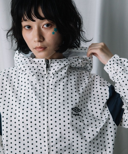 ALAND（エーランド）の「【UNISEX】ALAND×UMBRO／ドット切り替えナイロンブルゾン（ナイロンジャケット・レディース・オフホワイト/ネイビー・SMALL/LARGE）」の19枚目の写真