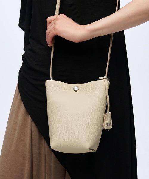 Breath TOPKAPI（ブレストプカピ）の「【Breath TOPKAPI】ELAN エラン シュリンクレザー ミニ  ショルダーバッグ /スマホショルダー（ショルダーバッグ・レディース・ブラウン/グレイッシュベージュ/クリーム/ボルドー/ブラック・FREE）」の6枚目の写真