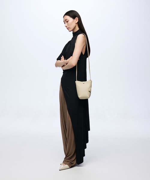 Breath TOPKAPI（ブレストプカピ）の「【Breath TOPKAPI】ELAN エラン シュリンクレザー ミニ  ショルダーバッグ /スマホショルダー（ショルダーバッグ・レディース・ブラウン/グレイッシュベージュ/クリーム/ボルドー/ブラック・FREE）」の7枚目の写真