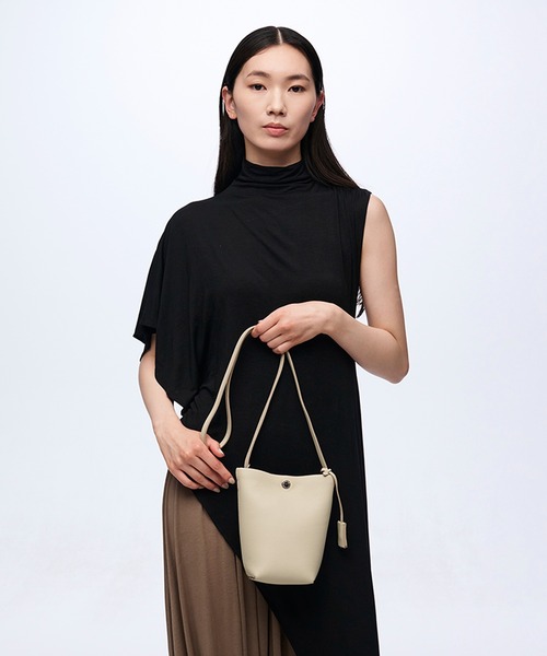 Breath TOPKAPI（ブレストプカピ）の「【Breath TOPKAPI】ELAN エラン シュリンクレザー ミニ  ショルダーバッグ /スマホショルダー（ショルダーバッグ・レディース・ブラウン/グレイッシュベージュ/クリーム/ボルドー/ブラック・FREE）」の8枚目の写真