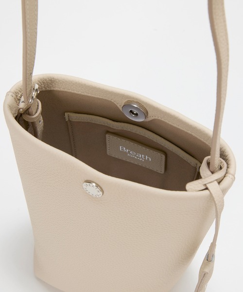 Breath TOPKAPI（ブレストプカピ）の「【Breath TOPKAPI】ELAN エラン シュリンクレザー ミニ  ショルダーバッグ /スマホショルダー（ショルダーバッグ・レディース・ブラウン/グレイッシュベージュ/クリーム/ボルドー/ブラック・FREE）」の19枚目の写真