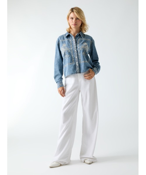 Guess(ゲス)の「LEONA Shacket(デニムジャケット・レディース・ブルー系その他・LARGE/MEDIUM/SMALL/X-SMALL)」の2枚目の写真