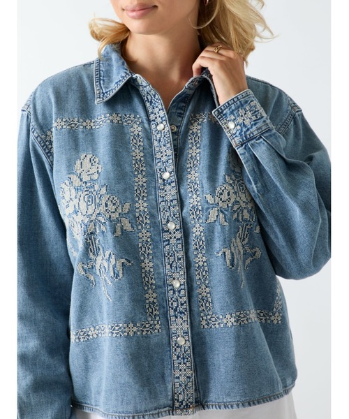 Guess(ゲス)の「LEONA Shacket(デニムジャケット・レディース・ブルー系その他・LARGE/MEDIUM/SMALL/X-SMALL)」の3枚目の写真