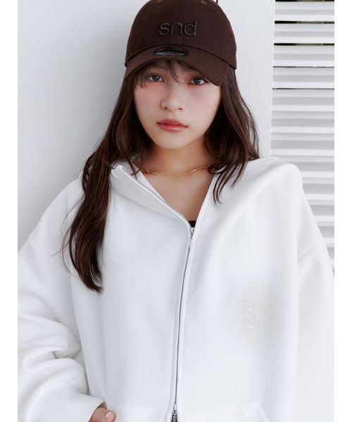 SNIDEL(スナイデル)の「【SNIDEL|NEW ERAR】【sndロゴ】コラボキャップ(キャップ・レディース・ホワイト/ピンク/グレー/ブラウン・F)」の4枚目の写真