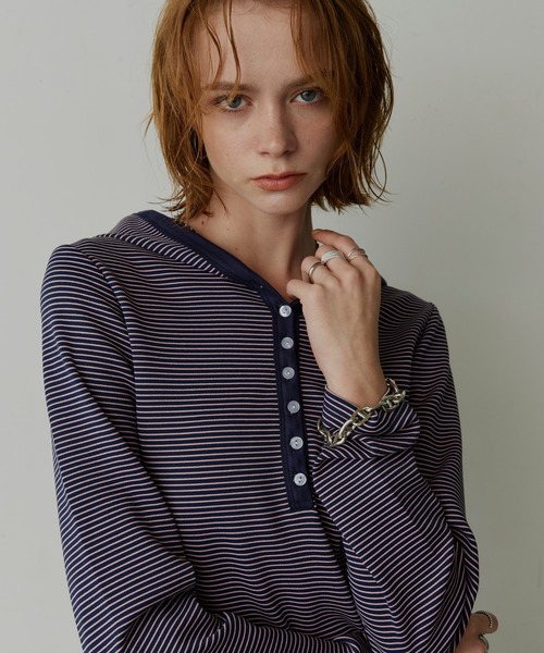 uchi.(ウチ)の「薄ポンチマイクロボーダーヘンリーネックフーディトップス(Tシャツ/カットソー・レディース・ブラウン/ネイビー・FREE)」の8枚目の写真