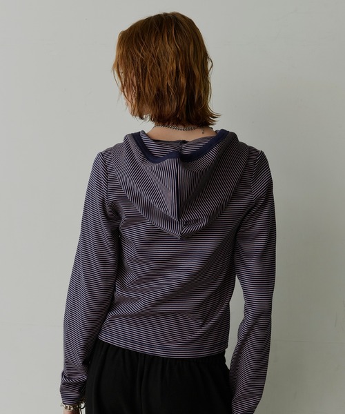 uchi.(ウチ)の「薄ポンチマイクロボーダーヘンリーネックフーディトップス(Tシャツ/カットソー・レディース・ブラウン/ネイビー・FREE)」の13枚目の写真