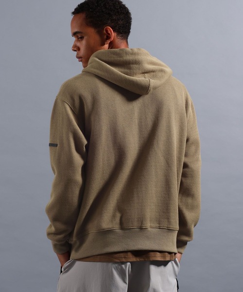 NUMERALS（ヌメラルズ）の「[NUMERALS]ALL-DAY COMFORT WAFFLE ZIP PARKA（パーカー・メンズ・グリーン/ブラック/ベージュ・MEDIUM/LARGE）」の9枚目の写真