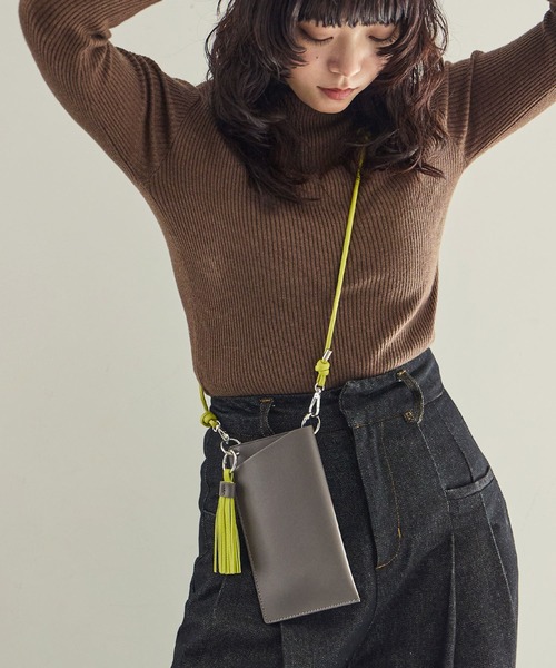 Fashion Letter(ファッションレター)の「バイカラー スマホショルダーバッグ(ショルダーバッグ・レディース・モカ/チャコールグレー/シルバー/ブラック・FREE)」の3枚目の写真