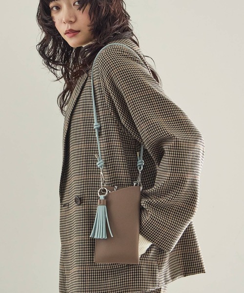 Fashion Letter(ファッションレター)の「バイカラー スマホショルダーバッグ(ショルダーバッグ・レディース・モカ/チャコールグレー/シルバー/ブラック・FREE)」の4枚目の写真