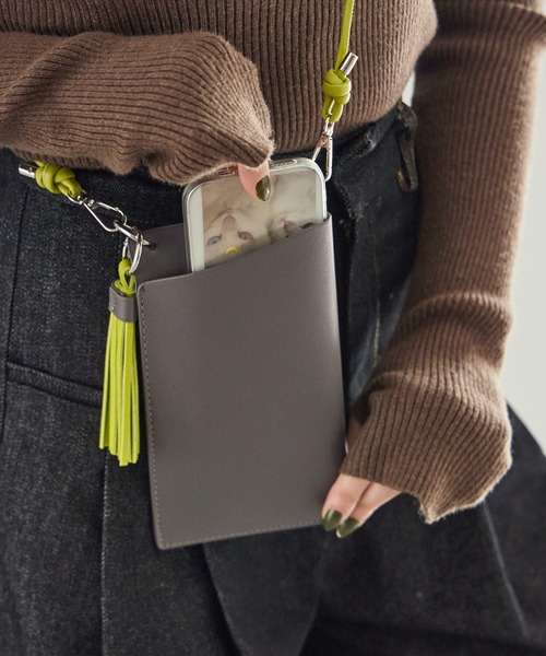 Fashion Letter(ファッションレター)の「バイカラー スマホショルダーバッグ(ショルダーバッグ・レディース・モカ/チャコールグレー/シルバー/ブラック・FREE)」の12枚目の写真