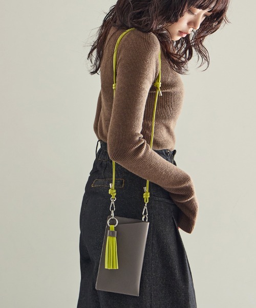 Fashion Letter(ファッションレター)の「バイカラー スマホショルダーバッグ(ショルダーバッグ・レディース・モカ/チャコールグレー/シルバー/ブラック・FREE)」の15枚目の写真