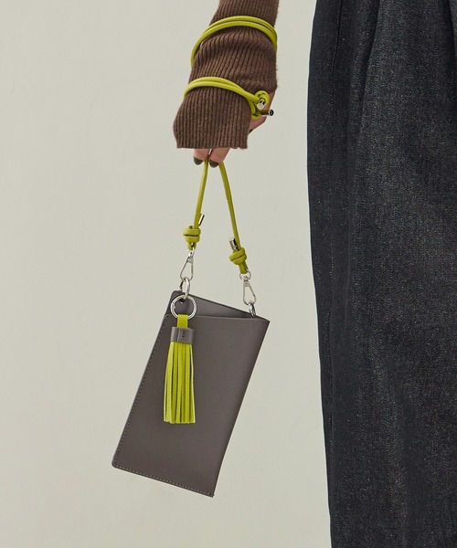 Fashion Letter(ファッションレター)の「バイカラー スマホショルダーバッグ(ショルダーバッグ・レディース・モカ/チャコールグレー/シルバー/ブラック・FREE)」の16枚目の写真