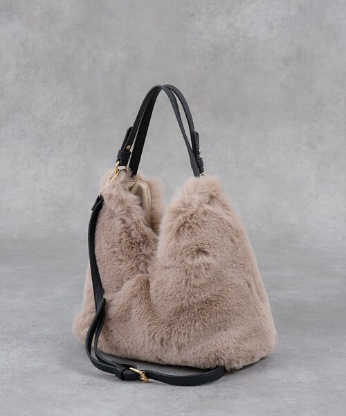 CACHELLIE(カシェリエ)の「【WEB限定】【CACHELLIE】トライアングル ファー2WAYショルダーバッグ(ショルダーバッグ・レディース・ベージュ/グレー/ブラウン・フリー)」の3枚目の写真