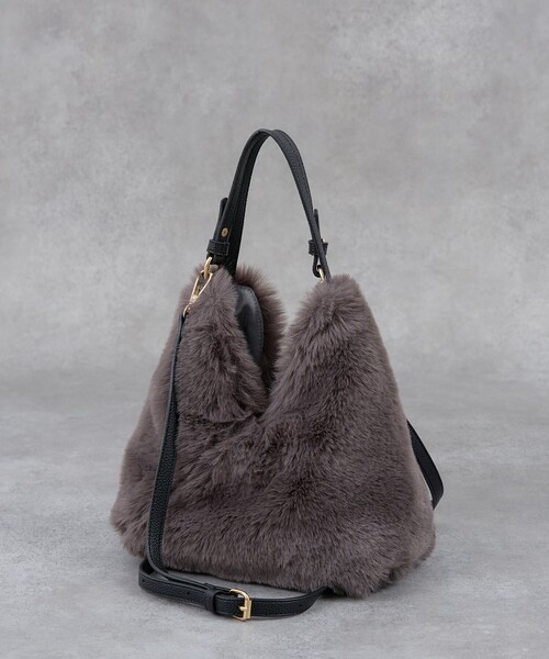CACHELLIE(カシェリエ)の「【WEB限定】【CACHELLIE】トライアングル ファー2WAYショルダーバッグ(ショルダーバッグ・レディース・ベージュ/グレー/ブラウン・フリー)」の1枚目の写真