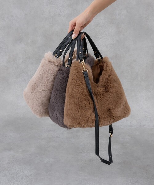 CACHELLIE(カシェリエ)の「【WEB限定】【CACHELLIE】トライアングル ファー2WAYショルダーバッグ(ショルダーバッグ・レディース・ベージュ/グレー/ブラウン・フリー)」の4枚目の写真