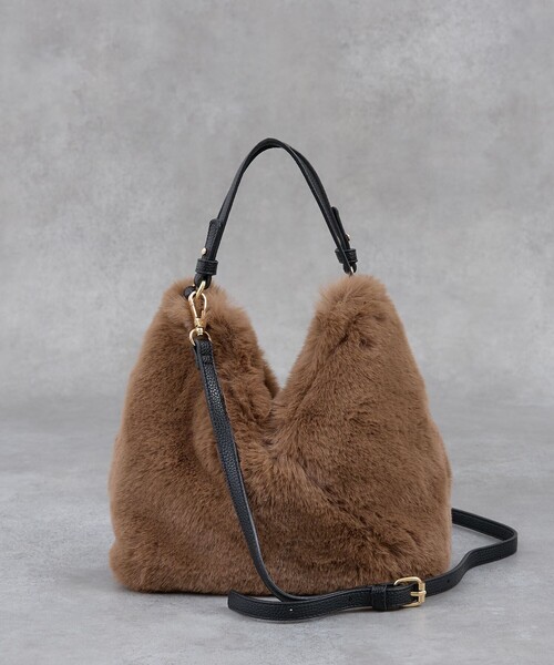 CACHELLIE(カシェリエ)の「【WEB限定】【CACHELLIE】トライアングル ファー2WAYショルダーバッグ(ショルダーバッグ・レディース・ベージュ/グレー/ブラウン・フリー)」の6枚目の写真