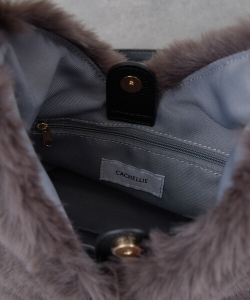 CACHELLIE(カシェリエ)の「【WEB限定】【CACHELLIE】トライアングル ファー2WAYショルダーバッグ(ショルダーバッグ・レディース・ベージュ/グレー/ブラウン・フリー)」の15枚目の写真