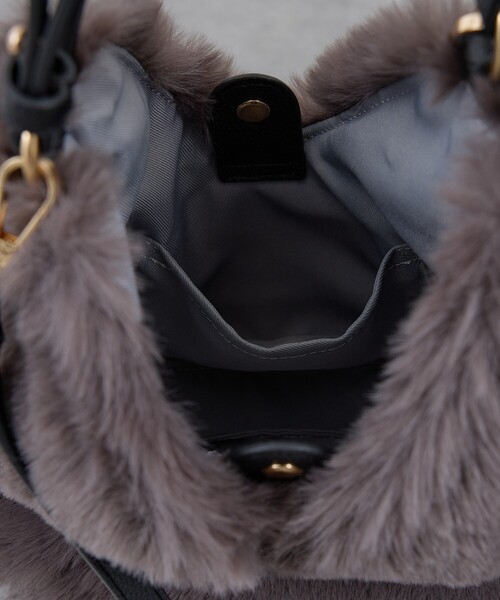 CACHELLIE(カシェリエ)の「【WEB限定】【CACHELLIE】トライアングル ファー2WAYショルダーバッグ(ショルダーバッグ・レディース・ベージュ/グレー/ブラウン・フリー)」の16枚目の写真